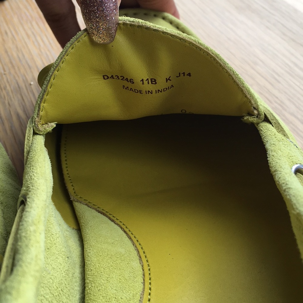 Canary yellow sued car shoes with leather interior - Picture 4 of 7